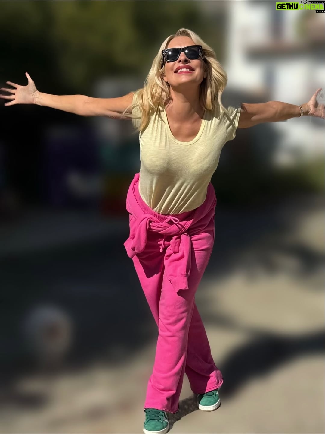 Eleni Menegaki - 46.8K Likes - Δεν μετράω πλέον χρόνια , μετράω στιγμές ! Με ευγνωμοσύνη για όσα έζησα και προσμονή για  όσα έρχονται ! 🎂

Υ.γ  Εμείς γιορτάζουμε ταξιδεύοντας στην Ήπειρο, εδώ ειμαστε στα Τζουμέρκα !