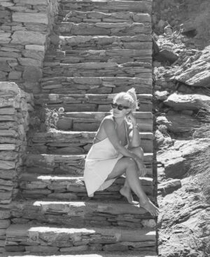 Eleni Menegaki Instagram - Καλοκαίρι , θάλασσα , οικογένεια ,ήλιος , χαρά και απέραντη αγάπη !! #summer2025  #eleni #onarexperience  @onar_andros