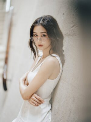 Eliza Sam Instagram - I’m looking at you🤍