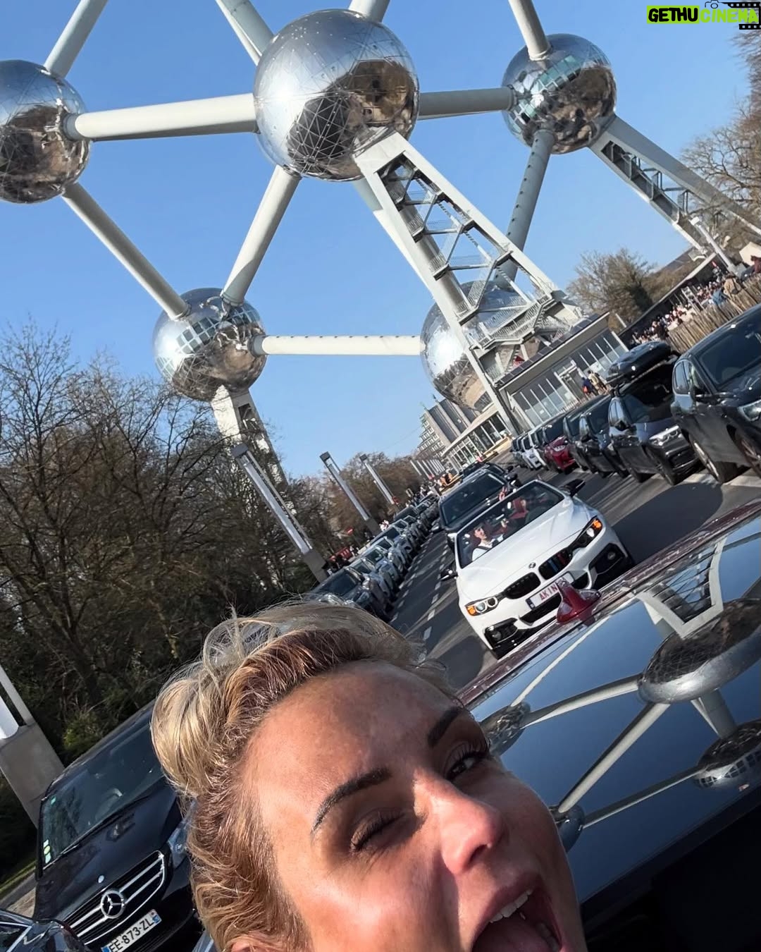 Élodie Gossuin - 44.4K Likes - Jeunes et frais VS maintenant 🫣😵‍💫😂 

Pas facile de se retrouver quand t’es parent sans culpabiliser, mais que c’est bon ! #ViedeParents #WE 
Vous y arrivez un peu ?

Votre week-end en quelques mots ? 😘😘😘

TU ES MON PAYSAGE ❤️
20 ans, au moins 20 rides, au moins 20 crises, des millions de « je t’aime » & de « tu me fatigues » et pour rien au monde je n’échangerai une seconde avec toi mon âme-sœur. ❤️