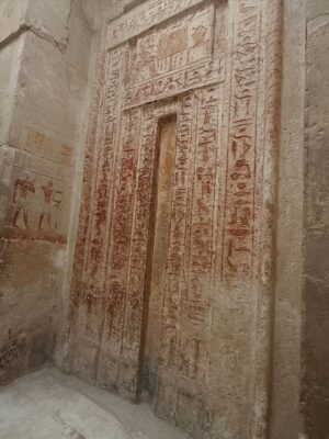 Élodie Gossuin Instagram - C’était notre rêve à 2 … 
Devenu notre rêve à 6 … 
On a attendu que nos 4 aventuriers rêvent de pharaons et de  pyramides 🤩

Des années à en rêver, en parler, imaginer . Et c’est encore plus fort que ça. Merci l’Égypte, on se sent si petits et si grands à la fois grâce à toi 𓋹

Merci @autourdesduneshurghada pour l’orga et le guide de rêve 
#CollaborationCommerciale