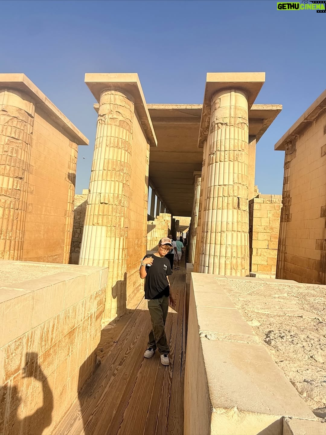 Élodie Gossuin - 31.5K Likes - C’était notre rêve à 2 … 
Devenu notre rêve à 6 … 
On a attendu que nos 4 aventuriers rêvent de pharaons et de  pyramides 🤩

Des années à en rêver, en parler, imaginer . Et c’est encore plus fort que ça. Merci l’Égypte, on se sent si petits et si grands à la fois grâce à toi 𓋹

Merci @autourdesduneshurghada pour l’orga et le guide de rêve 
#CollaborationCommerciale