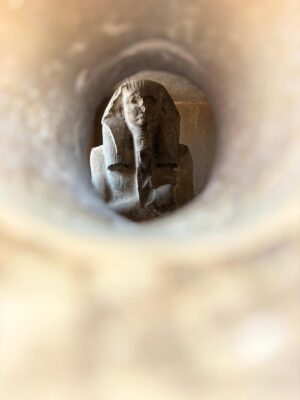 Élodie Gossuin Instagram - C’était notre rêve à 2 … 
Devenu notre rêve à 6 … 
On a attendu que nos 4 aventuriers rêvent de pharaons et de  pyramides 🤩

Des années à en rêver, en parler, imaginer . Et c’est encore plus fort que ça. Merci l’Égypte, on se sent si petits et si grands à la fois grâce à toi 𓋹

Merci @autourdesduneshurghada pour l’orga et le guide de rêve 
#CollaborationCommerciale