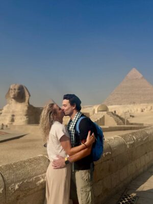 Élodie Gossuin Instagram - ( Avec mes ) Merveilles du Monde ♾️𓄂𓆃

Être là et pleurer d’émotions 
Merci pour les meilleures adresses, vues de ouf & orga de rêve @autourdesduneshurghada 

#FamilyTrip #EgyptianDream 
Réf Claude François obligée 🎶

#CollaborationCommerciale