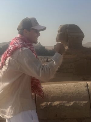 Élodie Gossuin Instagram - ( Avec mes ) Merveilles du Monde ♾️𓄂𓆃

Être là et pleurer d’émotions 
Merci pour les meilleures adresses, vues de ouf & orga de rêve @autourdesduneshurghada 

#FamilyTrip #EgyptianDream 
Réf Claude François obligée 🎶

#CollaborationCommerciale