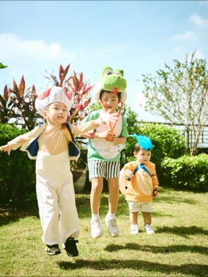 Elva Ni Chen-Xi Instagram - Mario family is here for 2025 Halloween 👻
每年的傳統當然要延續下去
這次大家自選人物
老二首當其衝選了蘑菇 他平時也很喜歡吃蘑菇
老大看到了家裡的yoshi帽子 就ok了做yoshi 簡單易行
老三沒得選 由爸爸決定做他的小跟班🤣 小魔怪
我本來想做公主但被爸爸拒絕
爸爸說媽媽一定要做mario 
因為mario是主角
那本公主就勉為其難的做主角吧🤪
#happyhalloween 
#halloweenfamilycostume 
#萬聖節 
📸 @lavonnli