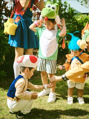 Elva Ni Chen-Xi Instagram - Mario family is here for 2025 Halloween 👻
每年的傳統當然要延續下去
這次大家自選人物
老二首當其衝選了蘑菇 他平時也很喜歡吃蘑菇
老大看到了家裡的yoshi帽子 就ok了做yoshi 簡單易行
老三沒得選 由爸爸決定做他的小跟班🤣 小魔怪
我本來想做公主但被爸爸拒絕
爸爸說媽媽一定要做mario 
因為mario是主角
那本公主就勉為其難的做主角吧🤪
#happyhalloween 
#halloweenfamilycostume 
#萬聖節 
📸 @lavonnli