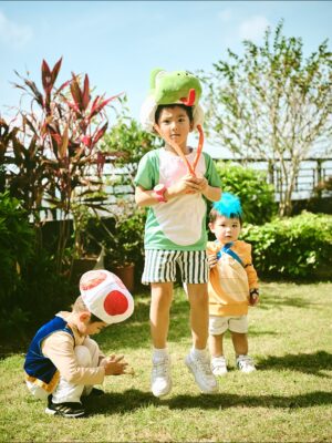 Elva Ni Chen-Xi Instagram - Mario family is here for 2025 Halloween 👻
每年的傳統當然要延續下去
這次大家自選人物
老二首當其衝選了蘑菇 他平時也很喜歡吃蘑菇
老大看到了家裡的yoshi帽子 就ok了做yoshi 簡單易行
老三沒得選 由爸爸決定做他的小跟班🤣 小魔怪
我本來想做公主但被爸爸拒絕
爸爸說媽媽一定要做mario 
因為mario是主角
那本公主就勉為其難的做主角吧🤪
#happyhalloween 
#halloweenfamilycostume 
#萬聖節 
📸 @lavonnli