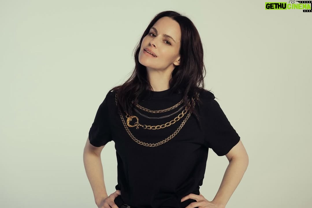 Emily Hampshire - 12.6K Likes - Cancer Sucks - go buy one of these t-shirts —link in @what_the_trunk_jewels bio (scroll to read her story) 100% profits go directly to @mycancermychoices  Also, these photos are by the brilliant @dennydenn ❤️ 📸