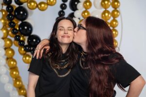 Emily Hampshire Instagram - Cancer Sucks - go buy one of these t-shirts —link in @what_the_trunk_jewels bio (scroll to read her story) 100% profits go directly to @mycancermychoices Also, these photos are by the brilliant @dennydenn ❤️ 📸