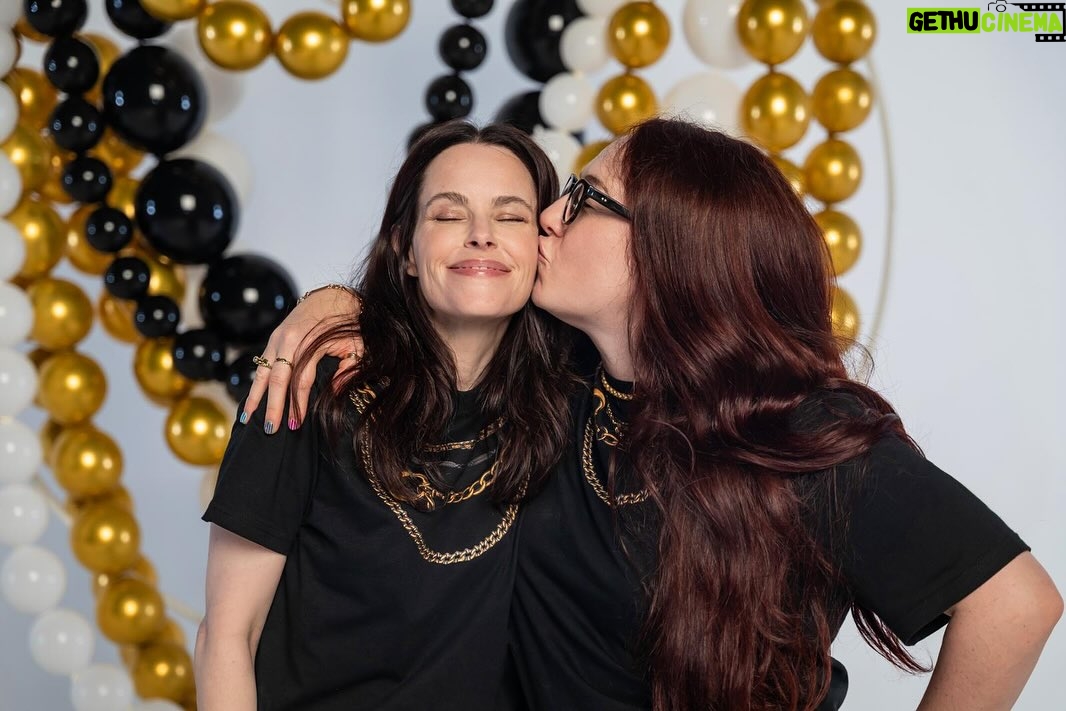 Emily Hampshire - 12.6K Likes - Cancer Sucks - go buy one of these t-shirts —link in @what_the_trunk_jewels bio (scroll to read her story) 100% profits go directly to @mycancermychoices  Also, these photos are by the brilliant @dennydenn ❤️ 📸