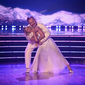 Emma Slater Instagram - The yell heard around the #DWTS ballroom 🤩 Andy and Emma’s Foxtrot was full of attitude and grace ✨ #TikTokNight