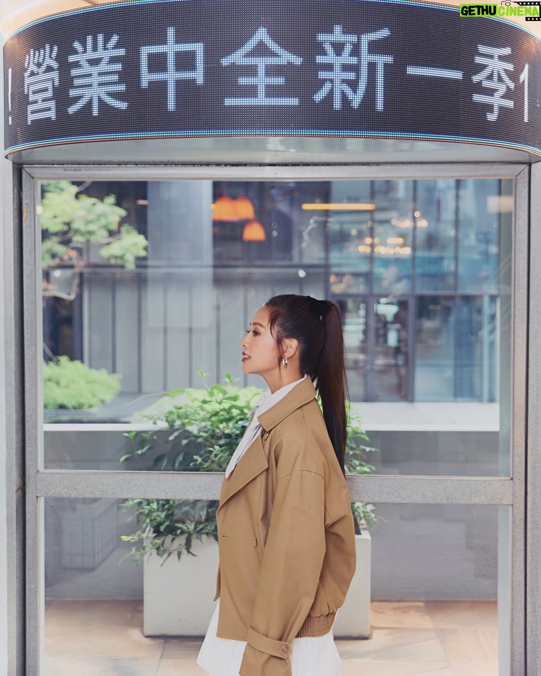 Emma Wu - 14.9K Likes - 正式回歸我的家 @hi.comein 💕💕💕 
今天的我們長得好精緻！！！
#同意請給👍🏻👍🏻👍🏻
#我們又美又帥

🈺11/1起 
💕每週六 20:00 臺灣電視台
💕每週六 22:00 Netflix
💕每週日 20:00 八大綜合台