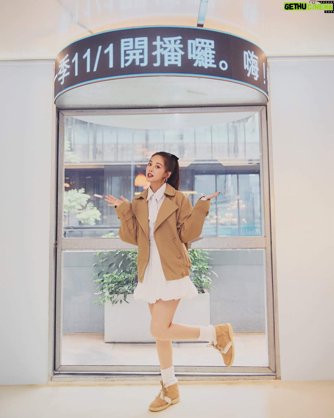 Emma Wu - 14.9K Likes - 正式回歸我的家 @hi.comein 💕💕💕 
今天的我們長得好精緻！！！
#同意請給👍🏻👍🏻👍🏻
#我們又美又帥

🈺11/1起 
💕每週六 20:00 臺灣電視台
💕每週六 22:00 Netflix
💕每週日 20:00 八大綜合台
