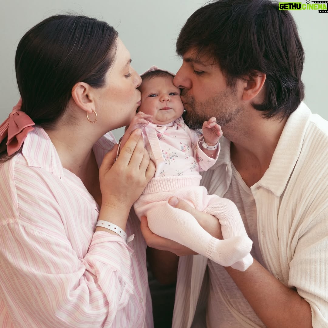 Eugenia Lemos - 364.2K Likes - Bienvenida Alegra 💕

La felicidad máxima de nuestras vidas 🥹 

Llegaste este 28 de septiembre para cambiarlo todo y llenarnos del amor más puro. Te amamos hija 🥹