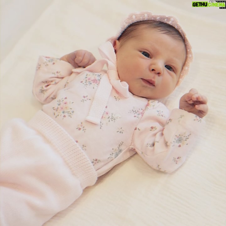 Eugenia Lemos - 364.2K Likes - Bienvenida Alegra 💕

La felicidad máxima de nuestras vidas 🥹 

Llegaste este 28 de septiembre para cambiarlo todo y llenarnos del amor más puro. Te amamos hija 🥹