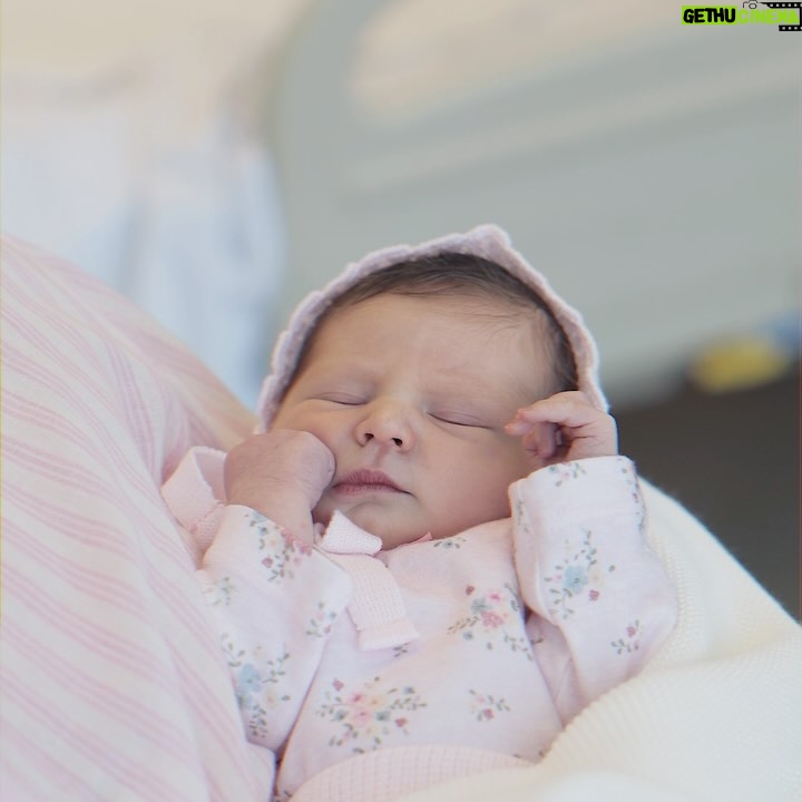 Eugenia Lemos - 364.2K Likes - Bienvenida Alegra 💕

La felicidad máxima de nuestras vidas 🥹 

Llegaste este 28 de septiembre para cambiarlo todo y llenarnos del amor más puro. Te amamos hija 🥹
