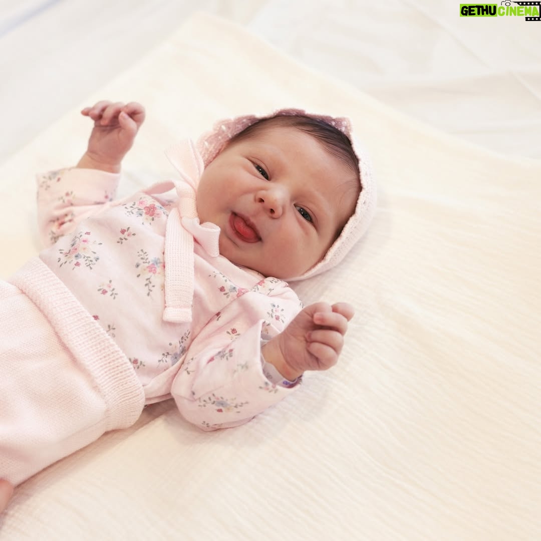 Eugenia Lemos - 364.2K Likes - Bienvenida Alegra 💕

La felicidad máxima de nuestras vidas 🥹 

Llegaste este 28 de septiembre para cambiarlo todo y llenarnos del amor más puro. Te amamos hija 🥹