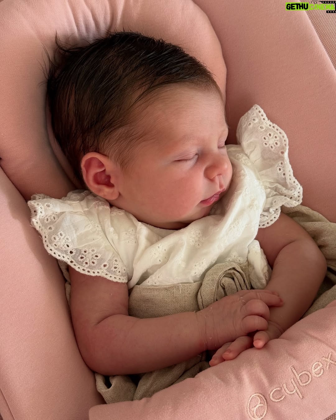 Eugenia Lemos - 64.2K Likes - Mis #BabyAlegraLooks de la semana 🤭💕 

Mi mami @eugenialemosok elige mis looks hermosos en @limonada.cl 💕✨
