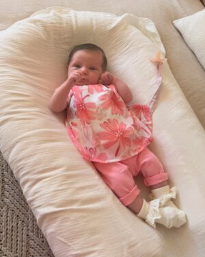 Eugenia Lemos Instagram - Mis #BabyAlegraLooks de la semana 🤭💕 

Mi mami @eugenialemosok elige mis looks hermosos en @limonada.cl 💕✨
