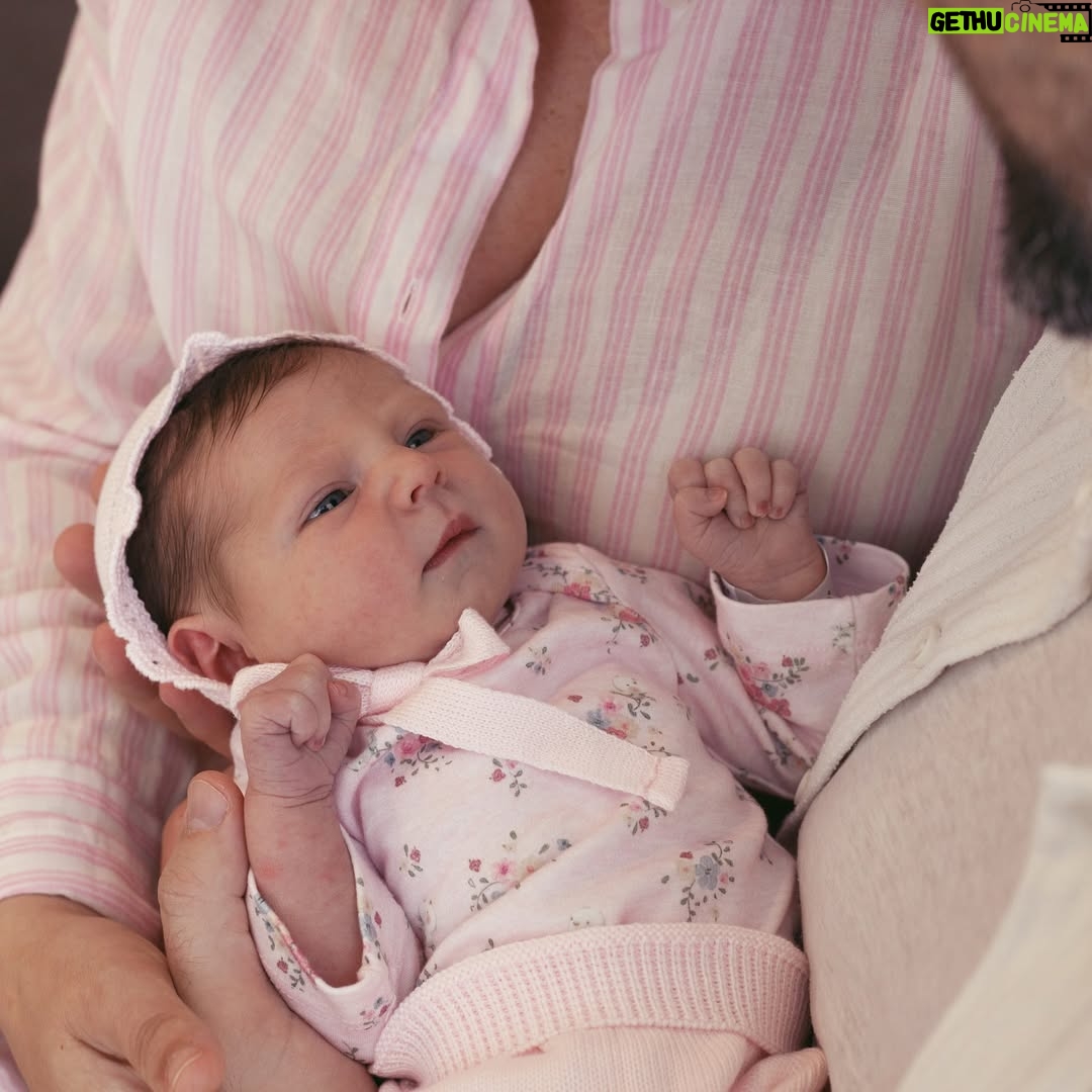 Eugenia Lemos - 364.2K Likes - Bienvenida Alegra 💕

La felicidad máxima de nuestras vidas 🥹 

Llegaste este 28 de septiembre para cambiarlo todo y llenarnos del amor más puro. Te amamos hija 🥹