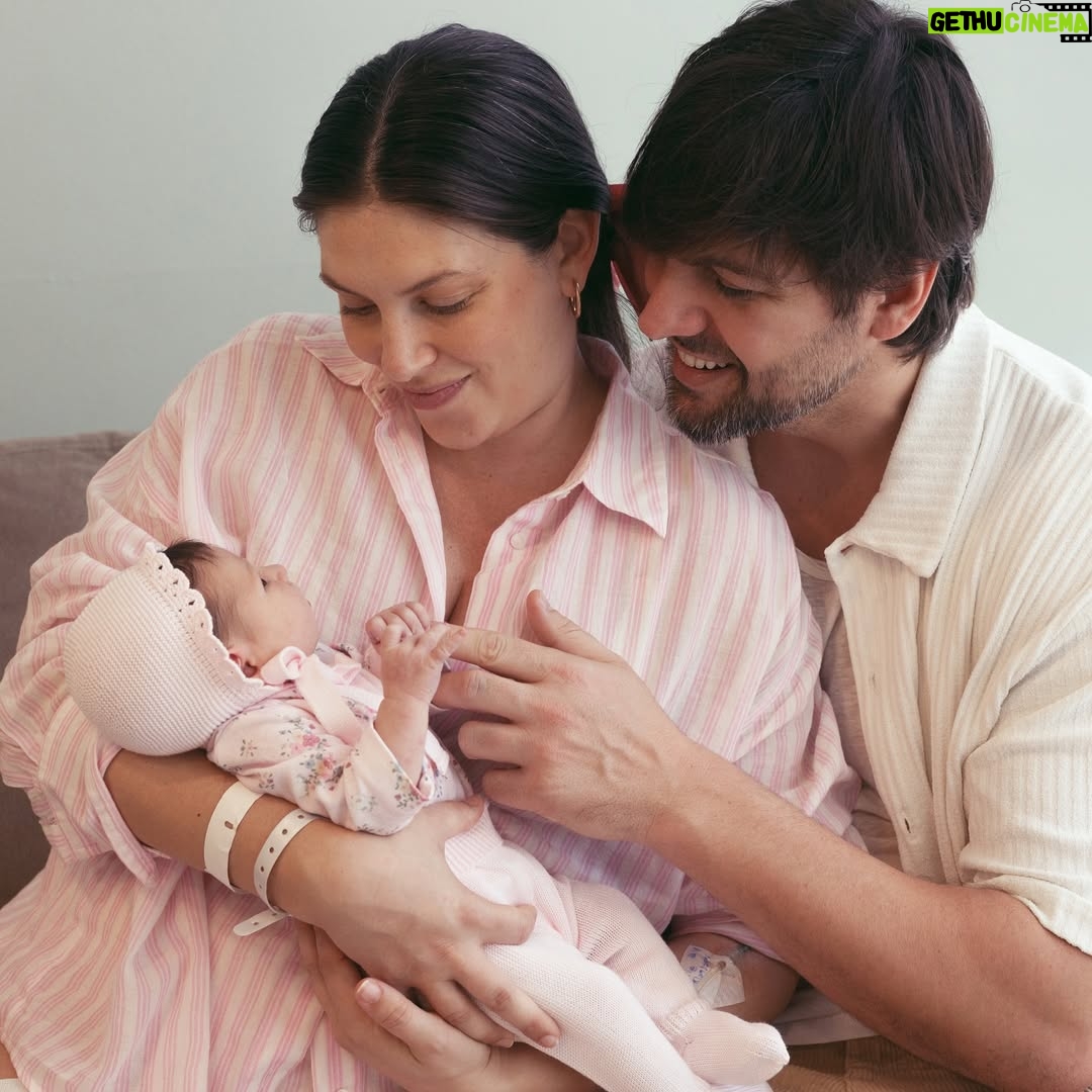 Eugenia Lemos - 364.2K Likes - Bienvenida Alegra 💕

La felicidad máxima de nuestras vidas 🥹 

Llegaste este 28 de septiembre para cambiarlo todo y llenarnos del amor más puro. Te amamos hija 🥹