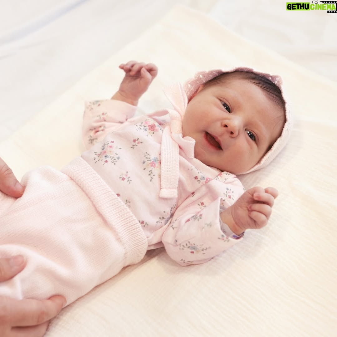 Eugenia Lemos - 364.2K Likes - Bienvenida Alegra 💕

La felicidad máxima de nuestras vidas 🥹 

Llegaste este 28 de septiembre para cambiarlo todo y llenarnos del amor más puro. Te amamos hija 🥹