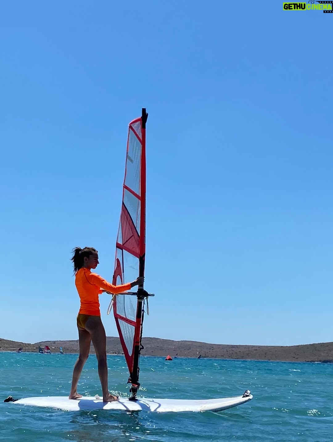 Eylül Tumbar - 102.4K Likes - mixed nuts