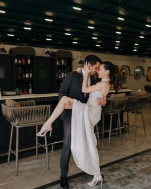 Ezgi Şenler Instagram - 19.04.2025 💍 Bu harika nişanımızda yanımızda olan muhteşem insanlara ne kadar teşekkür etsem az kalır ! 
Başta bizi ağırlayan @limakambassadore ailesine, hayallerimden öte süslemeleriyle canım @sakorganizasyon ailesine,saç ve makyajda sihirli elleriyle yanımda olan @redwhitekuafor_merkez  @milaybasata @ali_burkay3344 ‘e ,bu anları ölümsüzleştiren muhteşem gözü olan canım arkadaşım @kubrabayramoglu iyi ki varsın. Nişan hediyelerimi yapan bitanem @emelekin ve  @amelies.collection ‘a ne kadar minnetarım anlatamam. Menülerimi hazırlayan kuzenim bebeğim @aleys.co!!!! Mükemmel elbisemi 10 günde hazırlayan bitanem @nilevgar 💋💋 Ve yanımızda olan ailelerimiz ve dostlarımıza çooook teşekkür ederiz. Siz olmasaydınız olmazdı. Hepinizi çook seviyoruz 💋🎀❤️