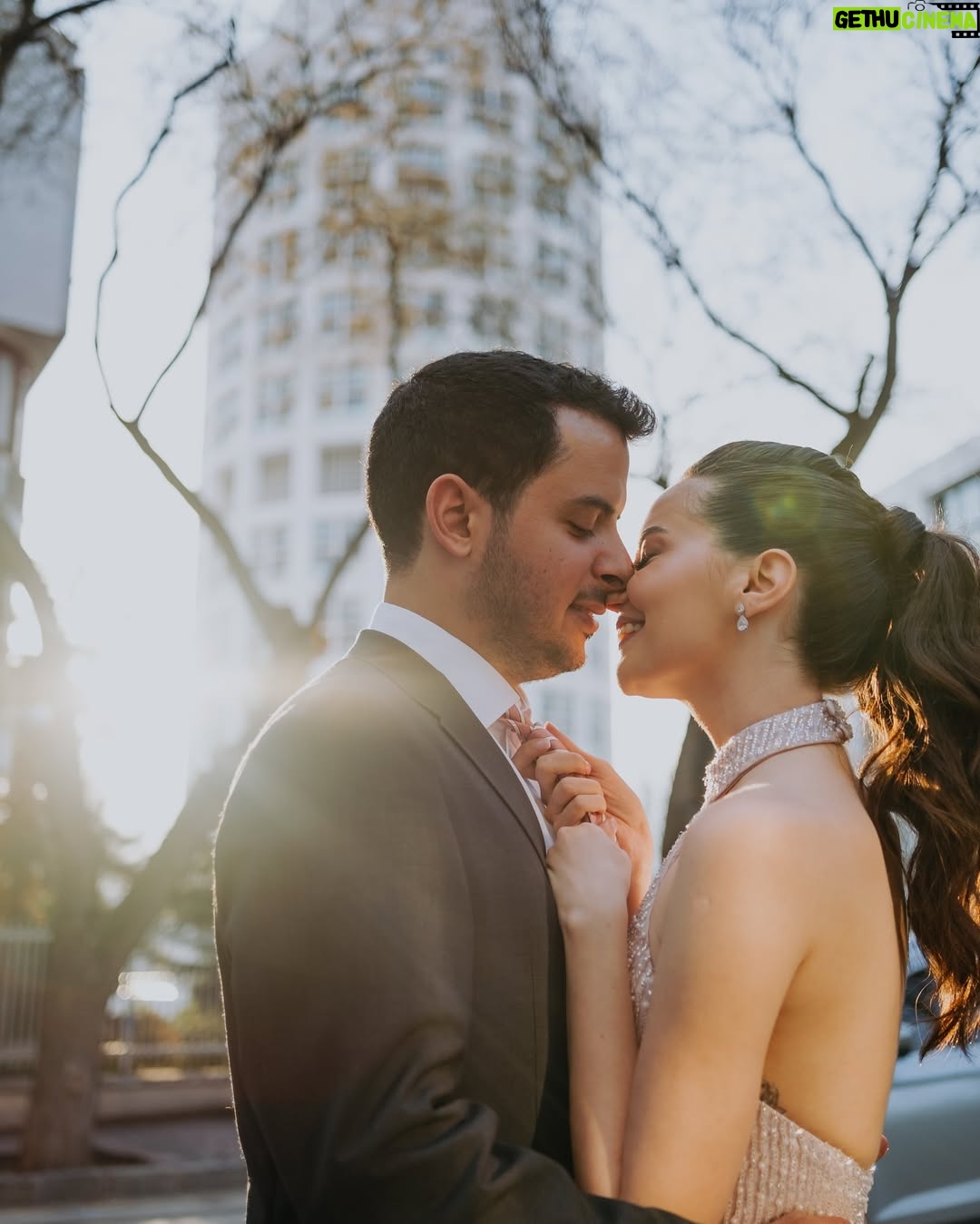 Ezgi Şenler - 51.1K Likes - 19.04.2025 💍 Bu harika nişanımızda yanımızda olan muhteşem insanlara ne kadar teşekkür etsem az kalır ! 
Başta bizi ağırlayan @limakambassadore ailesine, hayallerimden öte süslemeleriyle canım @sakorganizasyon ailesine,saç ve makyajda sihirli elleriyle yanımda olan @redwhitekuafor_merkez  @milaybasata @ali_burkay3344 ‘e ,bu anları ölümsüzleştiren muhteşem gözü olan canım arkadaşım @kubrabayramoglu iyi ki varsın. Nişan hediyelerimi yapan bitanem @emelekin ve  @amelies.collection ‘a ne kadar minnetarım anlatamam. Menülerimi hazırlayan kuzenim bebeğim @aleys.co!!!! Mükemmel elbisemi 10 günde hazırlayan bitanem @nilevgar 💋💋 Ve yanımızda olan ailelerimiz ve dostlarımıza çooook teşekkür ederiz. Siz olmasaydınız olmazdı. Hepinizi çook seviyoruz 💋🎀❤️
