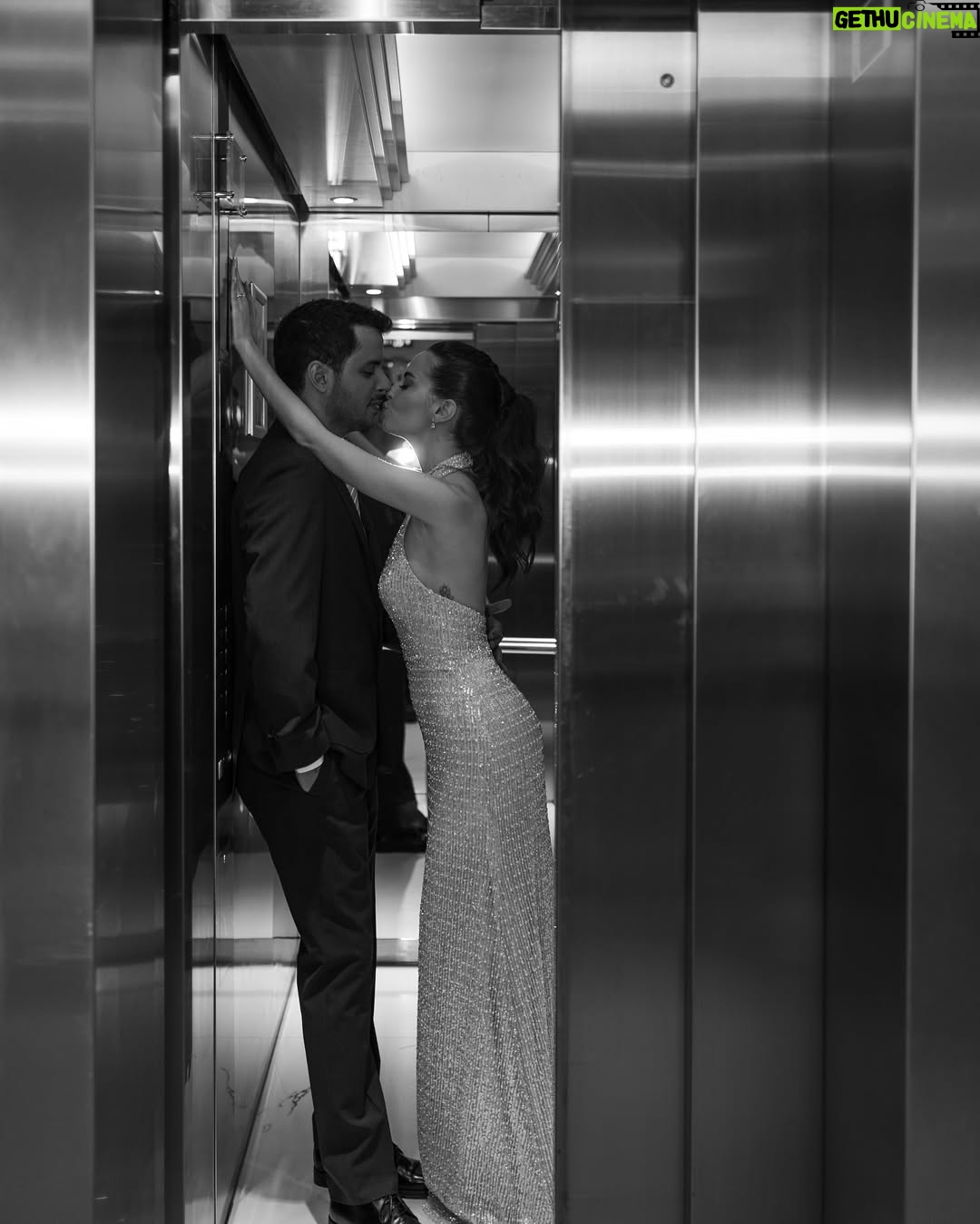 Ezgi Şenler - 51.1K Likes - 19.04.2025 💍 Bu harika nişanımızda yanımızda olan muhteşem insanlara ne kadar teşekkür etsem az kalır ! 
Başta bizi ağırlayan @limakambassadore ailesine, hayallerimden öte süslemeleriyle canım @sakorganizasyon ailesine,saç ve makyajda sihirli elleriyle yanımda olan @redwhitekuafor_merkez  @milaybasata @ali_burkay3344 ‘e ,bu anları ölümsüzleştiren muhteşem gözü olan canım arkadaşım @kubrabayramoglu iyi ki varsın. Nişan hediyelerimi yapan bitanem @emelekin ve  @amelies.collection ‘a ne kadar minnetarım anlatamam. Menülerimi hazırlayan kuzenim bebeğim @aleys.co!!!! Mükemmel elbisemi 10 günde hazırlayan bitanem @nilevgar 💋💋 Ve yanımızda olan ailelerimiz ve dostlarımıza çooook teşekkür ederiz. Siz olmasaydınız olmazdı. Hepinizi çook seviyoruz 💋🎀❤️