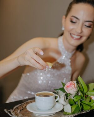 Ezgi Şenler Instagram - 19.04.2025 💍 Bu harika nişanımızda yanımızda olan muhteşem insanlara ne kadar teşekkür etsem az kalır ! 
Başta bizi ağırlayan @limakambassadore ailesine, hayallerimden öte süslemeleriyle canım @sakorganizasyon ailesine,saç ve makyajda sihirli elleriyle yanımda olan @redwhitekuafor_merkez  @milaybasata @ali_burkay3344 ‘e ,bu anları ölümsüzleştiren muhteşem gözü olan canım arkadaşım @kubrabayramoglu iyi ki varsın. Nişan hediyelerimi yapan bitanem @emelekin ve  @amelies.collection ‘a ne kadar minnetarım anlatamam. Menülerimi hazırlayan kuzenim bebeğim @aleys.co!!!! Mükemmel elbisemi 10 günde hazırlayan bitanem @nilevgar 💋💋 Ve yanımızda olan ailelerimiz ve dostlarımıza çooook teşekkür ederiz. Siz olmasaydınız olmazdı. Hepinizi çook seviyoruz 💋🎀❤️