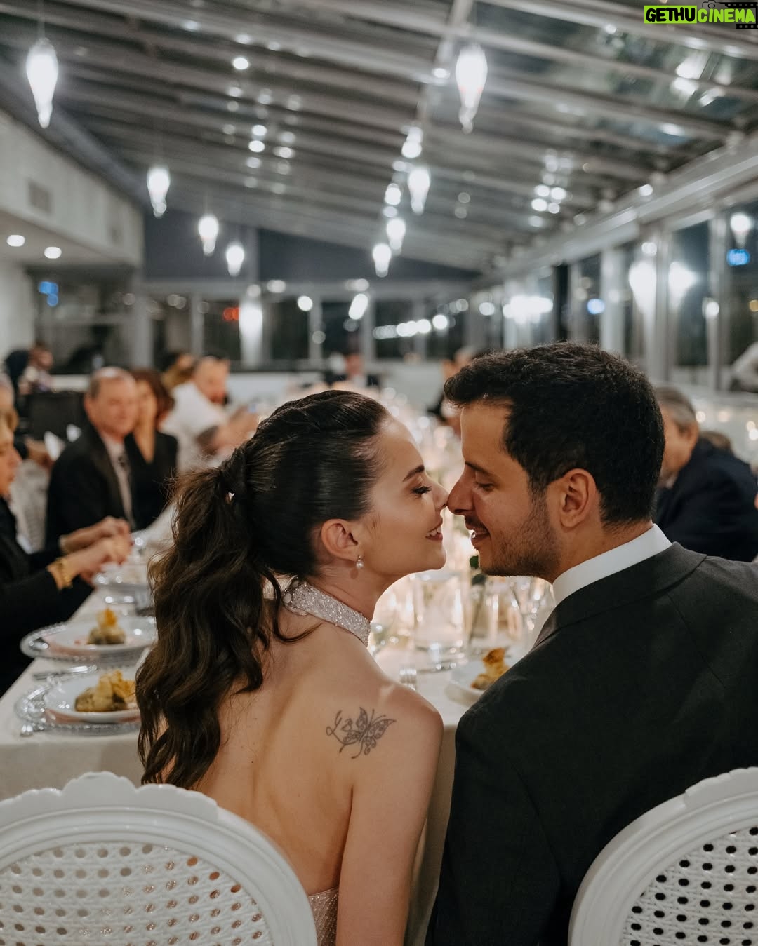 Ezgi Şenler - 51.1K Likes - 19.04.2025 💍 Bu harika nişanımızda yanımızda olan muhteşem insanlara ne kadar teşekkür etsem az kalır ! 
Başta bizi ağırlayan @limakambassadore ailesine, hayallerimden öte süslemeleriyle canım @sakorganizasyon ailesine,saç ve makyajda sihirli elleriyle yanımda olan @redwhitekuafor_merkez  @milaybasata @ali_burkay3344 ‘e ,bu anları ölümsüzleştiren muhteşem gözü olan canım arkadaşım @kubrabayramoglu iyi ki varsın. Nişan hediyelerimi yapan bitanem @emelekin ve  @amelies.collection ‘a ne kadar minnetarım anlatamam. Menülerimi hazırlayan kuzenim bebeğim @aleys.co!!!! Mükemmel elbisemi 10 günde hazırlayan bitanem @nilevgar 💋💋 Ve yanımızda olan ailelerimiz ve dostlarımıza çooook teşekkür ederiz. Siz olmasaydınız olmazdı. Hepinizi çook seviyoruz 💋🎀❤️