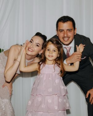 Ezgi Şenler Instagram - 19.04.2025 💍 Bu harika nişanımızda yanımızda olan muhteşem insanlara ne kadar teşekkür etsem az kalır ! 
Başta bizi ağırlayan @limakambassadore ailesine, hayallerimden öte süslemeleriyle canım @sakorganizasyon ailesine,saç ve makyajda sihirli elleriyle yanımda olan @redwhitekuafor_merkez  @milaybasata @ali_burkay3344 ‘e ,bu anları ölümsüzleştiren muhteşem gözü olan canım arkadaşım @kubrabayramoglu iyi ki varsın. Nişan hediyelerimi yapan bitanem @emelekin ve  @amelies.collection ‘a ne kadar minnetarım anlatamam. Menülerimi hazırlayan kuzenim bebeğim @aleys.co!!!! Mükemmel elbisemi 10 günde hazırlayan bitanem @nilevgar 💋💋 Ve yanımızda olan ailelerimiz ve dostlarımıza çooook teşekkür ederiz. Siz olmasaydınız olmazdı. Hepinizi çook seviyoruz 💋🎀❤️
