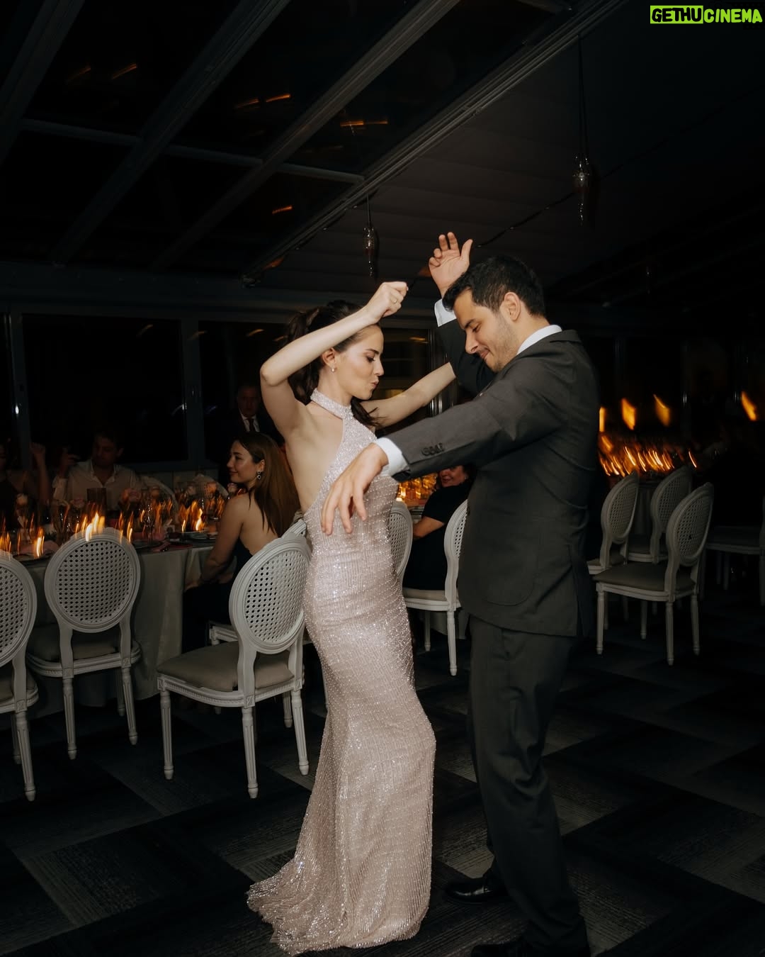 Ezgi Şenler - 51.1K Likes - 19.04.2025 💍 Bu harika nişanımızda yanımızda olan muhteşem insanlara ne kadar teşekkür etsem az kalır ! 
Başta bizi ağırlayan @limakambassadore ailesine, hayallerimden öte süslemeleriyle canım @sakorganizasyon ailesine,saç ve makyajda sihirli elleriyle yanımda olan @redwhitekuafor_merkez  @milaybasata @ali_burkay3344 ‘e ,bu anları ölümsüzleştiren muhteşem gözü olan canım arkadaşım @kubrabayramoglu iyi ki varsın. Nişan hediyelerimi yapan bitanem @emelekin ve  @amelies.collection ‘a ne kadar minnetarım anlatamam. Menülerimi hazırlayan kuzenim bebeğim @aleys.co!!!! Mükemmel elbisemi 10 günde hazırlayan bitanem @nilevgar 💋💋 Ve yanımızda olan ailelerimiz ve dostlarımıza çooook teşekkür ederiz. Siz olmasaydınız olmazdı. Hepinizi çook seviyoruz 💋🎀❤️