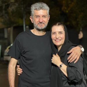 Fariba Kowsari Instagram - برادر یعنی تکیه‌گاه…..
یعنی کسی که حتی وقتی همه‌ دنیا
پشتت رو خالی کنن،اون هنوز هم 
محکم کنارت وایستاده❤️
امروز روز تولد توئه🎂🎂
روزی که دنیا برای من زیباتر شد
چون خدا بهترین برادر رو بهم هدیه داد
آرزویم اینه که همیشه سالم و شاد و سر بلند باشی
و هیچ وقت دلت خالی از امید و عشق نشه 🌺🌺
برادر عزیزم تولدت هزاران بار مبارک🌺🎂🎂🎂