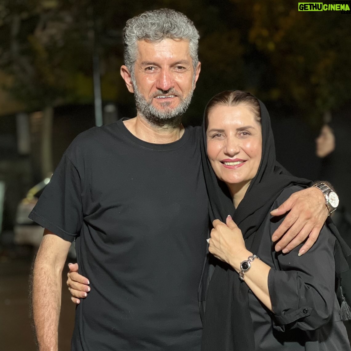 Fariba Kowsari - 65.4K Likes - برادر یعنی تکیه‌گاه…..
یعنی کسی که حتی وقتی همه‌ دنیا
پشتت رو خالی کنن،اون هنوز هم 
محکم کنارت وایستاده❤️
امروز روز تولد توئه🎂🎂
روزی که دنیا برای من زیباتر شد
چون خدا بهترین برادر رو بهم هدیه داد
آرزویم اینه که همیشه سالم و شاد و سر بلند باشی
و هیچ وقت دلت خالی از امید و عشق نشه 🌺🌺
برادر عزیزم تولدت هزاران بار مبارک🌺🎂🎂🎂