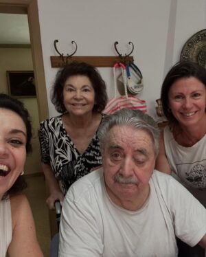 Fernanda Metilli Instagram - “La Mary” . Se fue de este plano el Viernes 11 de Abril de 2025. El dolor y el amor son iguales de egoístas. Solo puedo escribir que estaba ilusionada con que te quedaras un poco más ♥️ Con el tiempo comprenderé que te quedaste un año más para darnos tiempo , para despedirte y sentir el amor que siempre te tuvo todo el mundo . ♥️ Serás siempre la Luz de mi vida mamita querida ♥️ 
.
Fede y yo sabemos que nos cuidas x siempre , a nosotros, a tus nietos a tu compañero de vida Osvaldo 
.
Gracias Ma x cuidar a papi durante 16 años sin parar. Dejando todo para él 
.
Gracias x darnos  la vida ♥️ y no te olvides … xq yo no me olvido : “SÉ FELIZ Y CAMINÁ DERECHA “ 
.