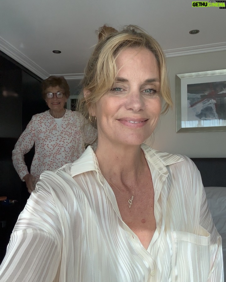 Filippa Lagerbäck - 138K Likes - Mamma ❤️
“e la mamma che fa” continua nella forma della tua essenza pura d’amore, empatia e generosità. Nell’essere leale e rispettosa, allegra e sorridente, nel volere il bene di tutti, nei tuoi insegnamenti e modi di fare, con energia positiva e impegno, indipendenza e delicatezza. 
Sei sempre con noi. 
Grazie Mamma, solo cose belle.❤️

Grazie dell’abbraccio d’affetto enorme che ci avete mandato in questi giorni, la mamma sarebbe stata sorpresa e grata. 🌷🌷🌷