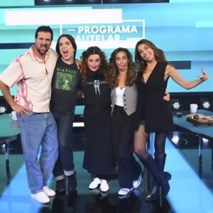 Filomena Cautela Instagram - ( A última foto...como explicar)
Provavelmente o melhor da temporada.
Amanhã terça feira 22h30 RTP1 
Á @catarinafurtadooficial  à @soniatavaresofficial  @kikoishot  e @renatoduarteee só se pode agradecer a melhor companhia, a boa vibe, a sensibilidade opa caraças vejam e depois digam-me se não são as e os maiores do Mundo. 🤍