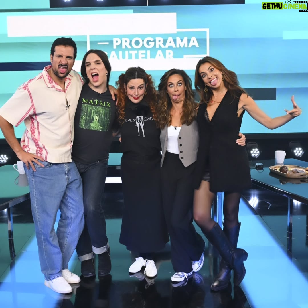 Filomena Cautela - 6.6K Likes - ( A última foto...como explicar)
Provavelmente o melhor da temporada.
Amanhã terça feira 22h30 RTP1 
Á @catarinafurtadooficial  à @soniatavaresofficial  @kikoishot  e @renatoduarteee só se pode agradecer a melhor companhia, a boa vibe, a sensibilidade opa caraças vejam e depois digam-me se não são as e os maiores do Mundo. 🤍
