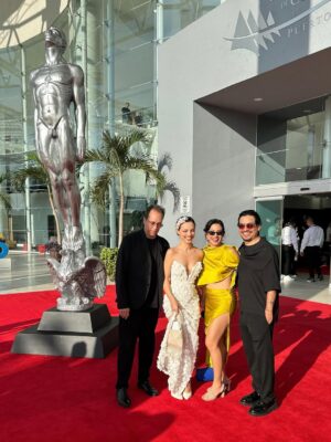 Fiona Palomo Instagram - Muy muy agradecida por haber estado nominada al Ariel como mejor actriz este aΓ±o. Es un honor. @academiacinemx Gracias al hermoso equipo de Un Actor Malo, a mi familia, a mis amigos. Felicidades a la hermosa Luisa Huertas. Y a mis preciosas compaΓ±eras. Que ganancia ver mi nombre junto al suyo. @naianaianaian @adytapaz @rooney.mara
Vestido @iann_dey
Anillo @iconique.jewels
Showroom @steponfashion