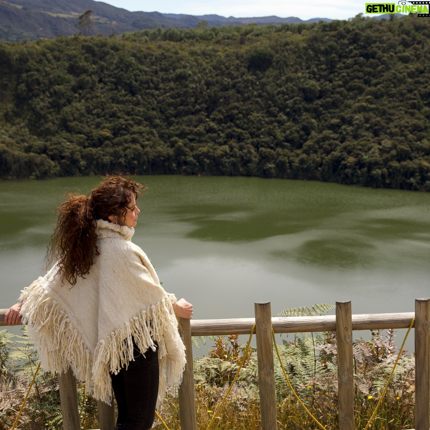 Flora Martínez - 12.1K Likes - Los muiscas arrojaban oro y piedras preciosas a las aguas para dar las gracias o pedir la gracia de los dioses.
FELIZ DOMINGO 
#colombia #guatavita #cundinamarca
.
.
Fotos: @ferriveraruiz