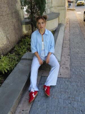 Francisca Estevez Instagram - Felices porque podemos hacer match ahora que llegaron los hotshots para hombre de @skechers_colombia ♥️
#MatchingConHotshots #EstiloConComodidad #VoyConSkechers