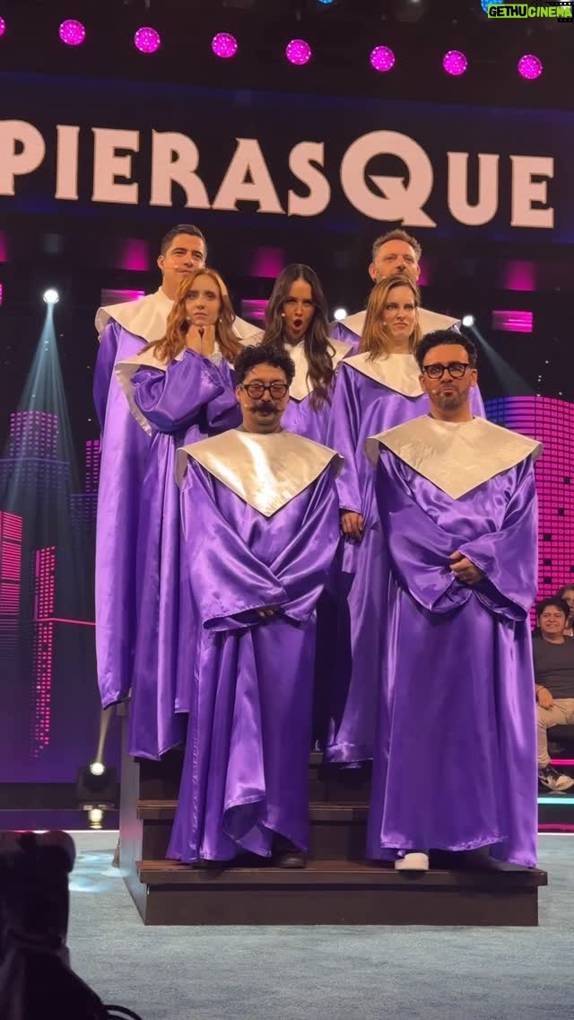 Gabriela Platas - 3.1K Likes - No es un exorcismo, es @gabyplatas y @georginahol dando su mejor doblaje 😂 #SiSupierasQue nos hicieron reír mucho 

#MeCaigoDeRisa de lunes a viernes a las 7:30 p.m. por #El5 #original #c