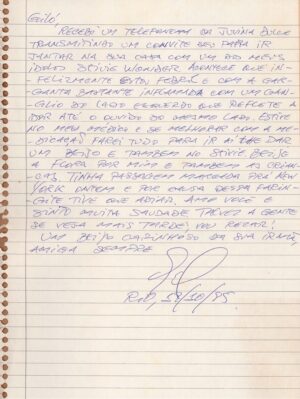 Gal Costa Instagram - #TBT 30 anos - Carta de Gal para Gil - 19/10/1995

Giló,
Recebi um telefonema da Juvina Dulce transmitindo um convite seu para ir jantar na sua casa com um dos meus ídolos, Stevie Wonder. Acontece que infelizmente estou febril e com a garganta bastante inflamada com um gânglio do lado esquerdo que reflete a dor até o ouvido do mesmo lado. Estive no meu médico e se melhorar com a medicação, farei tudo para ir aí lhe dar um beijo e também no Stevie. Beije a Flora por mim e também as crianças. Tinha passagem marcada pra New York ontem e por causa dessa faringite tive que adiar. Amo você e sinto muita saudade. Talvez a gente se veja mais tarde; vou rezar! 
Um beijo carinhoso da sua irmã, amiga sempre. Gal

Acervo: Instituto Gilberto Gil

#GalCosta #EquipeGal