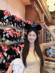 Actress Genie Chen HD Photos and Wallpapers October 2025