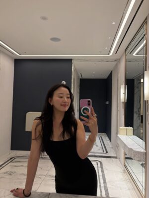 Gia Kim Instagram - Hi lovelies, it’s officially autumn. That means shift in season shift in speed shift in focus. Listening to my body doesn’t come naturally to me so often times it’s not until my body is screaming I tune into its needs. So I’ve been working on that a lot, asking “What does my body need right now?” And sometimes yoga is just that - moving with the flow of what my body is craving in the moment. With my favorite season incoming, I hope we all remember to nourish ourselves well. And let these leaves fall away. It’s okay. You’ll grow new ones. And a reminder to myself - It’s okay to slow down now. You’ve done enough.
It’s okay to do less. You are enough.