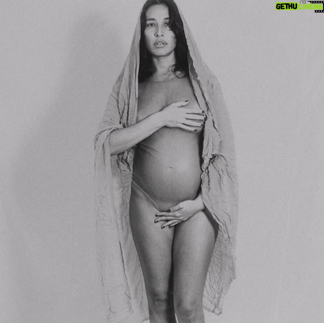 Giselle Itié - 5.6K Likes - Gerar é um ato político.
É solitário.
E é profundamente amoroso.

Se a vida pede coragem,
a gestação pede parceria.
Cuidar é amar.