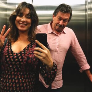 Giselle Itié Instagram - Gerar é um ato político.
É solitário.
E é profundamente amoroso.

Se a vida pede coragem,
a gestação pede parceria.
Cuidar é amar.